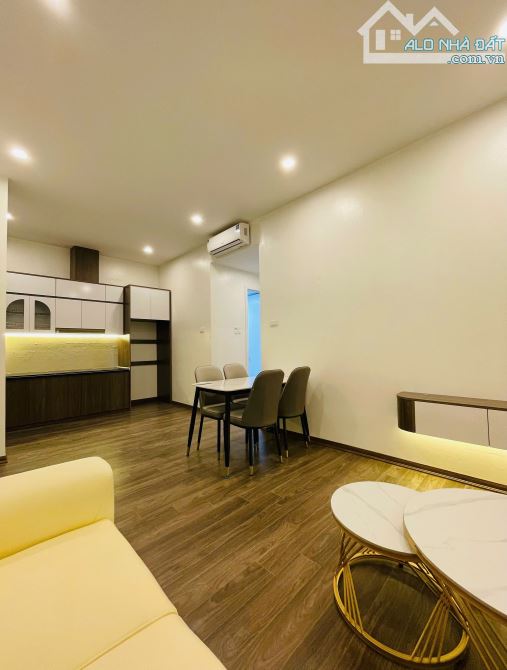 Bán chung cư khu đô thị thành phố giao lưu 2 phòng ngủ, 2wc đủ nội thất giá 4 tỷ.