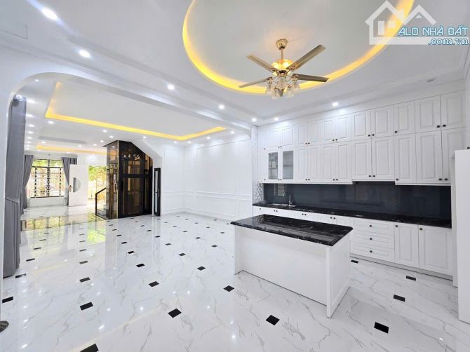 BÁN GẤP BIỆT THỰ TRUNG ƯƠNG ĐẢNG LONG BIÊN, 114M*3T, 44,18 TỶ. THANG MÁY!