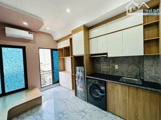 Bán Nhà Phố Định Công - CCMN 121m² 7 tầng, dòng tiền 150tr/tháng, giá 29.9 tỷ.