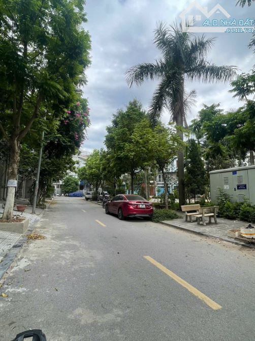 Bán đất tặng nhà C4 dịch vụ Mậu Lương 12.5 tỷ