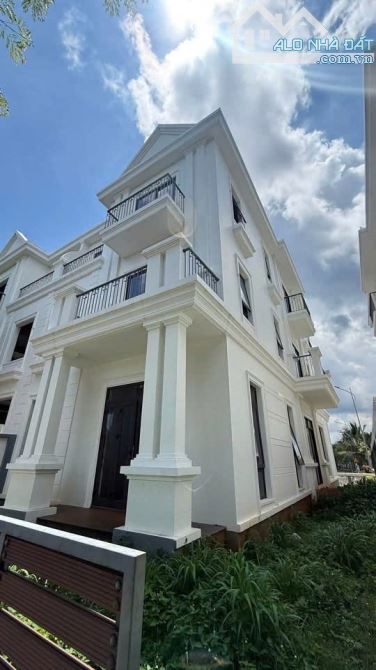 BIỆT THỰ SONG LẬP ĐẲNG CẤP TẠI ECO PREMIA CITY - DT: 10x25 - Giá: 17,9 tỷ