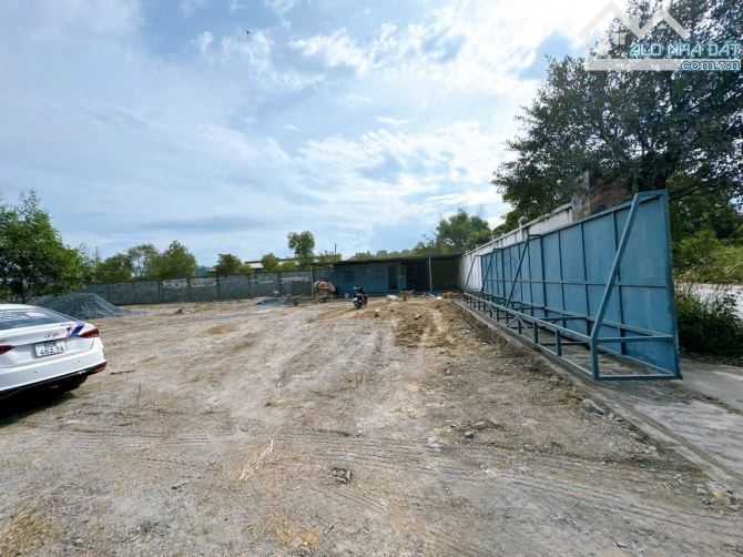 X122 BDS hiếm có gần 2.500m² đã chuyển đổi đóng thuế lên SkC có sẵn trạm điện 1.320kva Trả