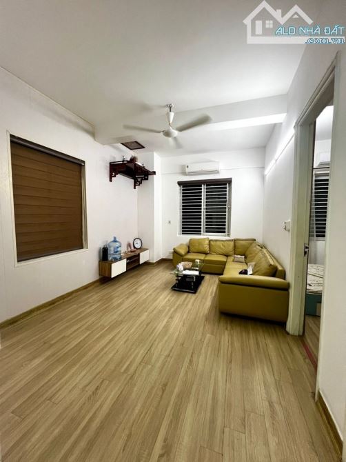 Bán căn hộ chung cư Thành phố giao lưu, đường Phạm Văn Đồng, 56m, 2 ngủ, nội thất đẹp.