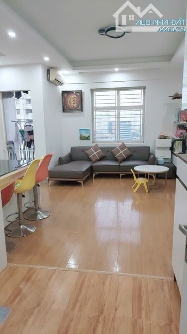 HỘ KHẨU TRUNG TÂM CẦU GIẤY - 62M2 - GIÁ 5,75 TỶ - NHÀ ĐẸP GIÁ TỐT - FULL NỘI THẤT
