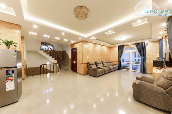 BÁN VILLA/BIỆT THỰ MẶT TIỀN ĐƯỜNG HÙNG VƯƠNG – PHƯỜNG 11, ĐÀ LẠT