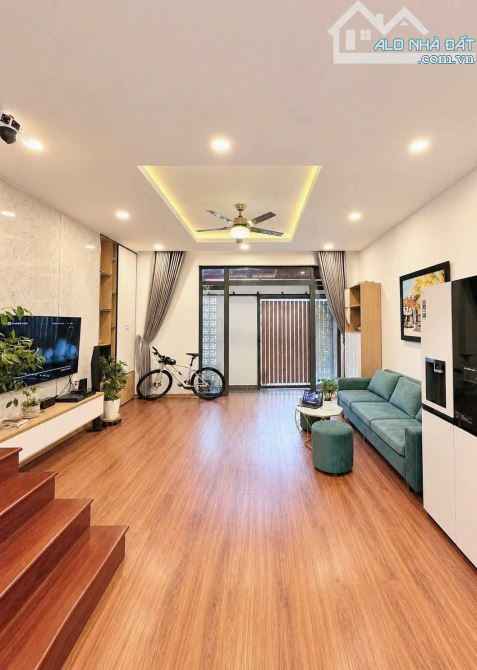 Bán ngay nhà đẹp Phan Xích Long, Phú Nhuận, 2 tỷ 790, 56m2, shr, hẻm oto
