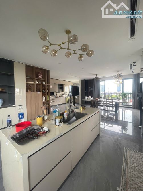 Siêu phẩm 10 tầng mặt phố Tây Hồ, 245m2, 3 mặt thoáng, dòng tiền hơn 2 tỷ/năm