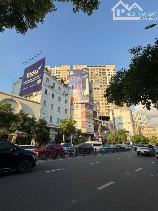 Siêu Phẩm Mặt Tiền Nguyễn Văn Trỗi, PN, Ngang 18m Cực Kì Hiếm