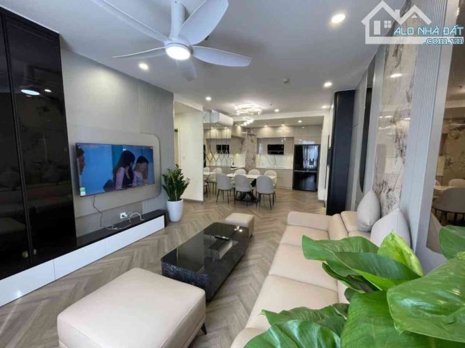BÁN CĂN HỘ - VÍP CAO CẤP - TIME CITY - MINH KHAI - 95 M - 3 NGỦ - 2 WC - FULL NỘI THẤT