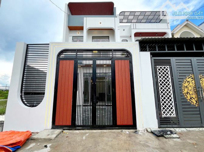 chủ định cư nước ngoài cần bán lại nhà với giá rẻ 1ty780 vị trí gần chợ đêm Tân Uyên.