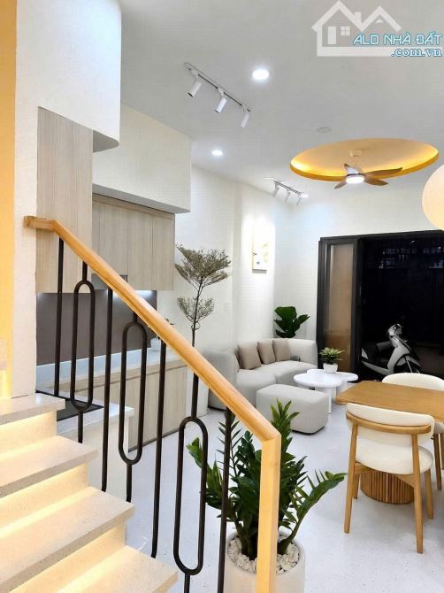 Bán ngay nhà đẹp giá tốt ở Nhiêu Tứ, Phú Nhuận, 3 tỷ 560, 54m2, shr, hẻm oto