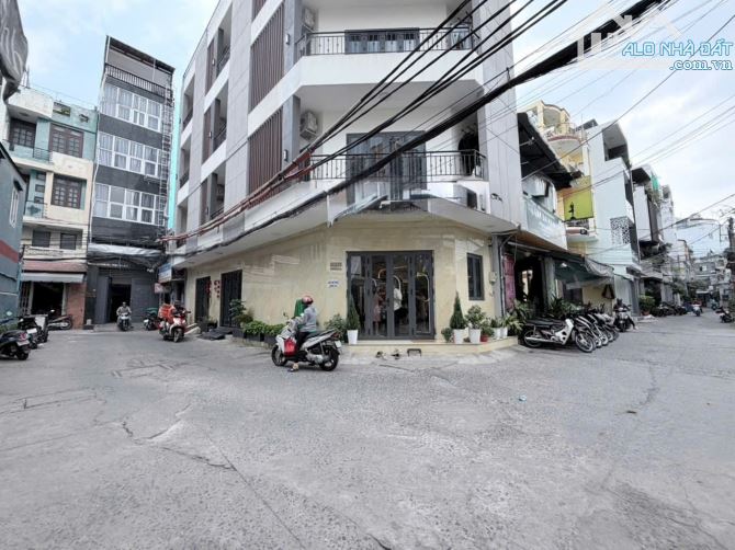 Siêu phẩm dòng tiền 8%/năm toà CHDV 6 tầng thang máy (122m2) ngay Trần Hưng Đạo - Q1