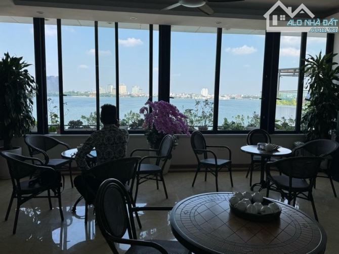 Bán toà văn phòng mật phố Thuỵ Khuê lô góc 2 mặt tiền 4 mặt thoáng vị trí đắc địa có hoàn
