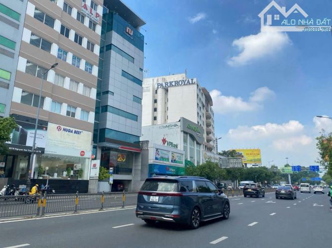 Bán tòa nhà văn phòng hầm 6 tầng thang máy mặt tiền Phạm Văn Đồng, Phường HBC. 35 tỷ