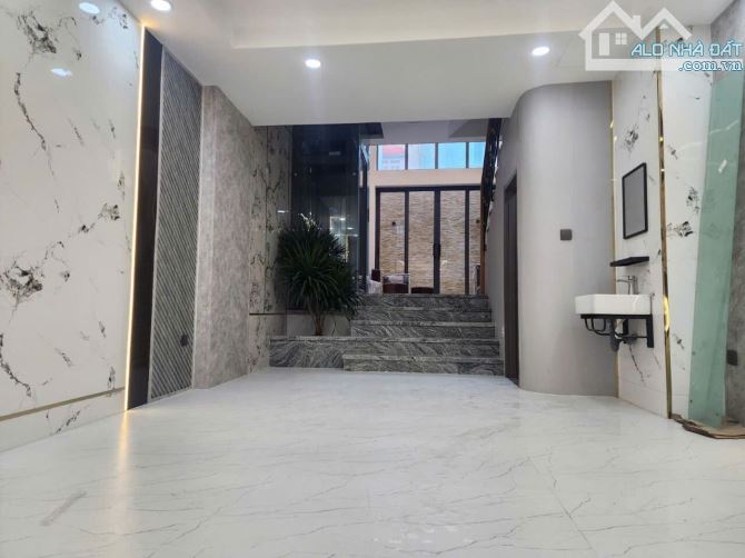 Nhà đẹp thang máy HXH An Dương Vương Quận 6 4.5x16m 5 tầng chỉ 9 tỷ hơn tí