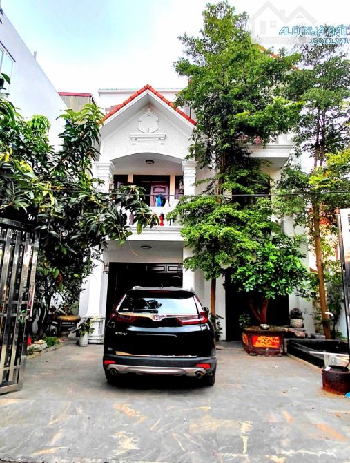 Biệt thự mộng mơ tinh tế hiện đại 3 tầng sân vườn hồ cá koi ô tô quay đầu tại Đằng Hải