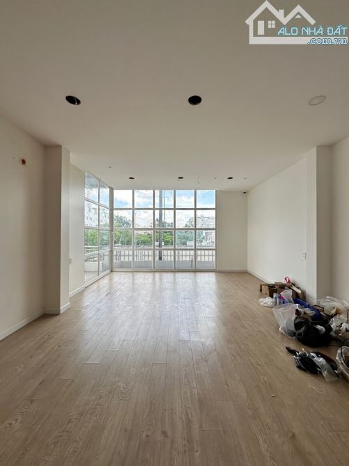 MẶT TIỀN KINH DOANH ĐỈNH - ĐƯỜNG 30M CÓ LỀ 6M - NHÀ 2 TẦNG- SÁT THOẠI NGỌC HẦU - CHỈ 32 TỶ