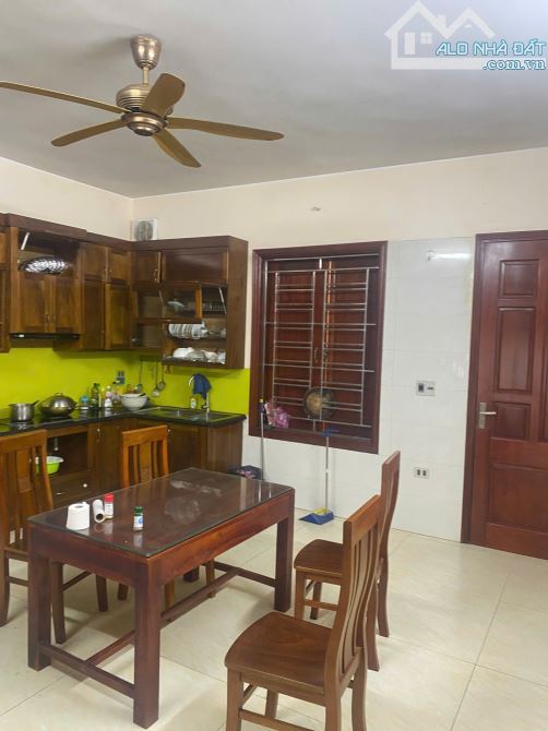 Bán nhà 4 tầng . Bế Văn Đàn . Dt 75.2m . Mt 5.3m . Hướng TB . Giá 13 tỷ 950