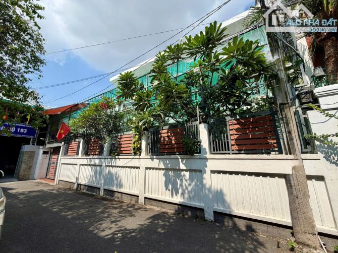Siêu phẩm biệt thự giá rẻ hẻm víp Nam Kỳ Khởi Nghĩa, Q3. Dt: 16x15m giá giảm mạnh về 65 tỷ