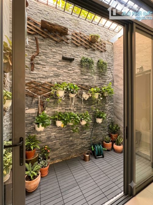 Sống cạnh công viên – Nhà mới 3 tầng sân thượng – 5x14m vuông đẹp gần đh Vang Lang