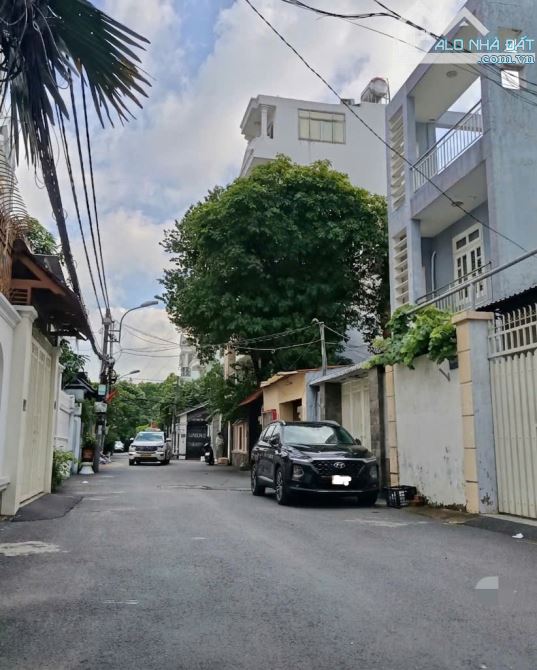 GẤP giá TỐT - Biệt thự 4 tầng đẹp XE HƠI đậu trong sân, ngay đường Nguyễn Thái Sơn
