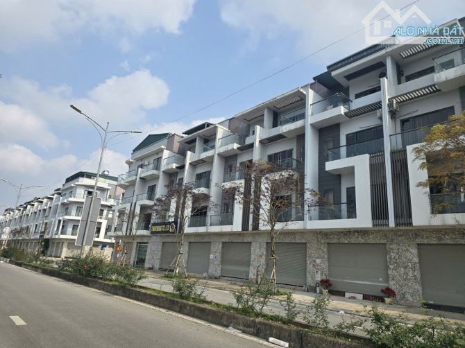 Bán nhà 4 tầng xây thô him lam Đại Phúc dt 75m mt5m giá 11 tỷ