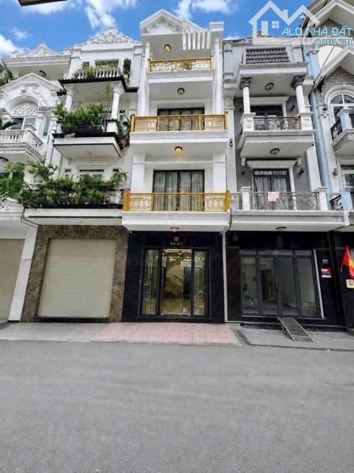 HOÀNG QUỐC VIỆT – 10 Tỷ 5 - Ô TÔ Vào Nhà - Nhà Mới 4 Tầng 50m2 - Khu Phố Biệt Lập