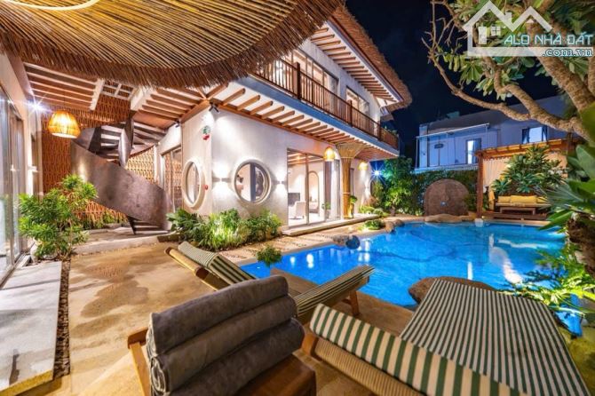 Villa Trung Tâm Phố Cổ Hội An 325m2-Ngang 14m Hồ Bơi Full Nội Thất 6-8triệu/đêm Chỉ 1x tỷ