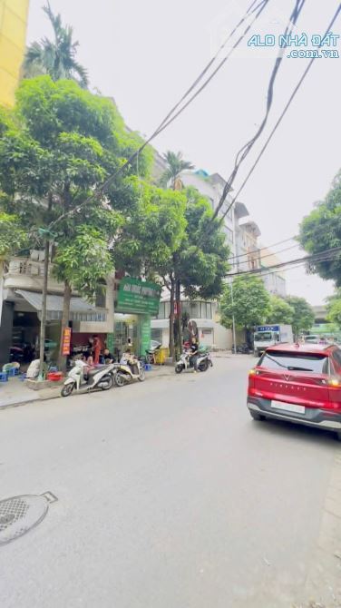 BÁN TÒA VĂN PHÒNG 5 SAO PHỐ NGUYỄN XIỂN - VỈA HÈ RỘNG - DT 133m2 x 7T, MT 5.2m