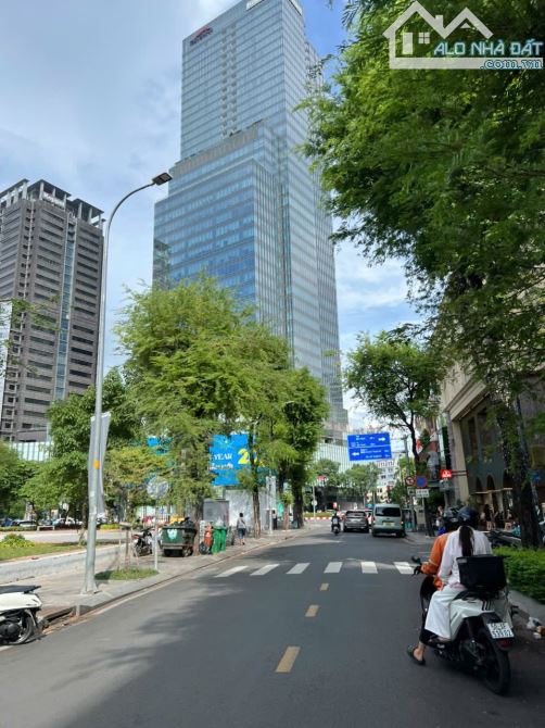 Bán MT 27 Nguyễn Trung Trực Phườn Bến Thành Q1 , 11.72x30m , 535 tỷ