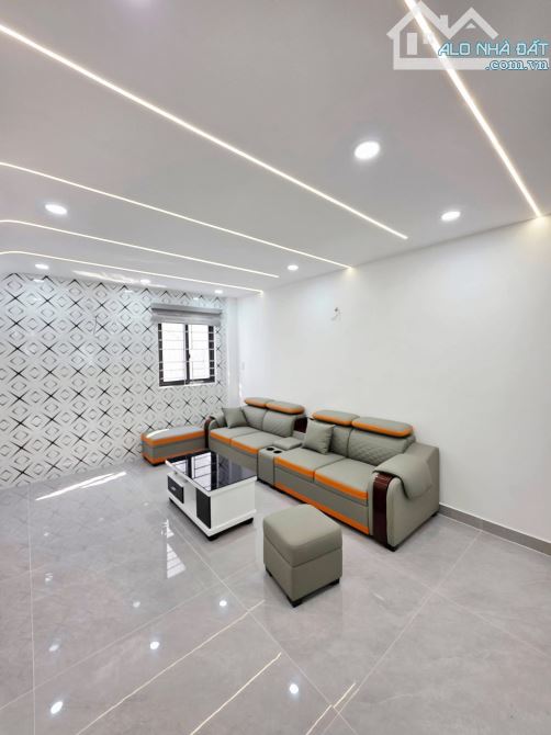 CẦN TIỀN GẤP!! Bán nhà đường Lý Phục Man, Quận 7. Giá 3 Tỷ880/ 70m2. Đang cho thuê 20Tr/Th