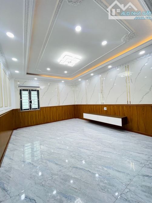 NHÀ QUẬN 12 - LÂM THỊ HỐ - 60M2 - 5 TẦNG - 6 PN - HẺM XE TẢI - CHỈ 6,5 TỶ