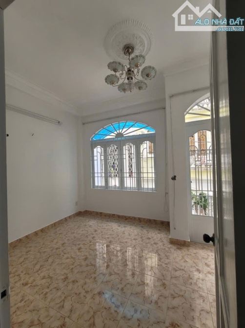 TRẦN QUANG DIỆU QUẬN 3 - 3 TẦNG + SÂN THƯỢNG - NGANG 4M8 - 5PN - CHỈ 7Tỷ 9xx