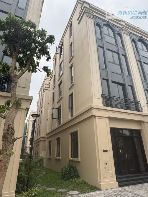 BÁN CĂN GÓC 80M2 PHÂN KHU THỊNH VƯỢNG VIN CỔ LOA -VIEW CÔNG VIÊN BỂ BƠI-GIÁ NÀO CŨNG BÁN