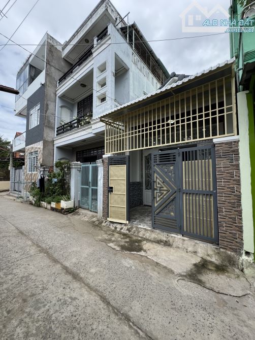 BÁN NHÀ TRỆT 2PN HẺM 115 Đ.CMT8 ĐI THÔNG HẺM SƠ RI BỜ KÈ SÔNG BÌNH THUỶ- LỘ 4M Ô TÔ