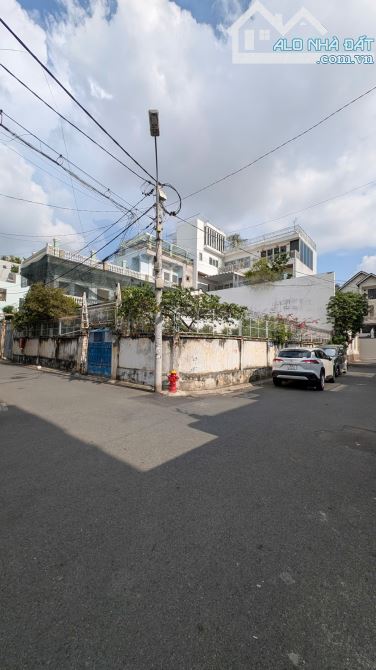 Bán Siêu Biệt Thự Cách Mạng Tháng 8 Q.Tân Bình, DT: 25x22m-DTCN: 460m2 Giá 69 tỷ