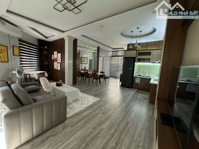 Mặt tiền kinh doanh K300 nhà đẹp 5 tầng thang máy, có dòng tiền 60tr/tháng