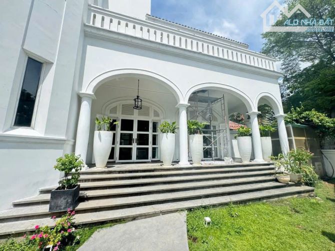 Bán Biệt Thự Đẳng Cấp Thảo Điền- Góc 2MT Nguyễn Văn Hưởng- 11x24m CN 368m- 3 Tầng Giá 75tỷ