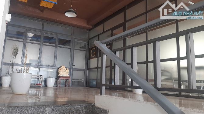 TOÀ NHÀ VĂN PHÒNG ĐƯỜNG NGUYỄN TẤT THÀNH TRỰC DIỆN BIỂN- DT 258M2 NGANG 10M- GIÁ 3X TỶ TL