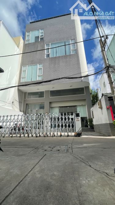 HÀNG ĐẦU TƯ - TÒA NHÀ VĂN PHÒNG NGANG 9M KC : 6 LẦU . HĐT : 100TR/T . GIÁ CHỈ 30 TỶ
