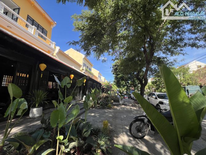 Căn villa 3 tầng liền kề trung tâm phố Hội giá 9,x tỷ