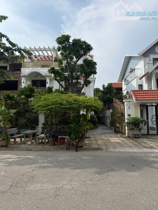 BIỆT THỰ LONG VIỆT RIVERSIDE KIỂU PHÁP – FULL NỘI THẤT CAO CẤP – 242M² MT 11M – CHỈ 23,8Tỷ