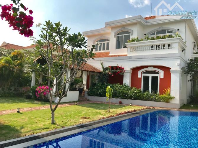 Biệt thự Compound 2 lớp khu Thảo Điền ngay Quốc Hương đi vô, 20x40m, trệt+lầu, hồ bơi