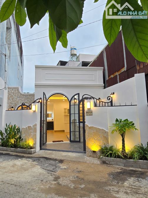 Nhà mặt tiền kinh doanh buôn bán gần Đền Martin và Chợ Thánh Tâm