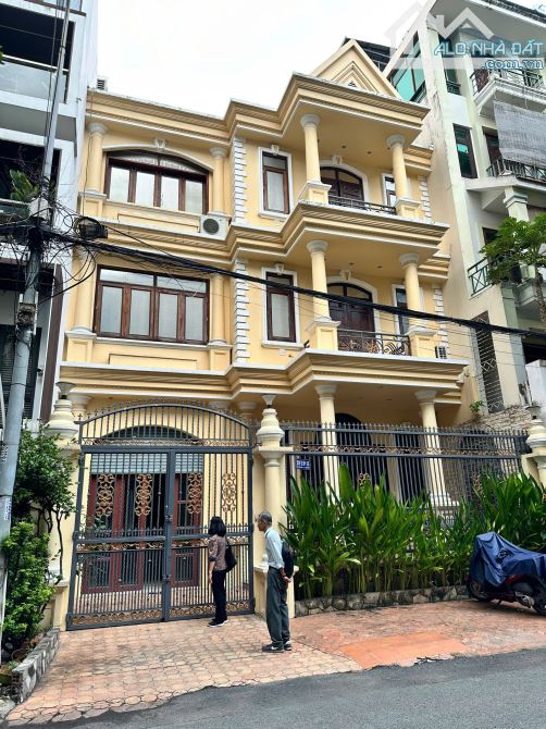 Bán nhà 5 Tầng khu biệt thự Hồng Long - Huỳnh Lan Khanh , Ph 2, Tân Bình , DT: 10x17m.