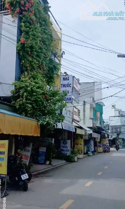 NHÀ MẶT TIỀN KD NGAY CHỢ 26/3 - ĐS11 BÌNH HƯNG HÒA BT - DT :4M X16M - 2 TẦNG VỪA Ơ VỪA KD