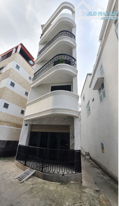Căn góc 3 Mặt tiền Bùi Thị Xuân Quận 1 - HCM (5,.3 x 14m) Nở hậu 6,2m. 79m2. Giá 25,5 tỷ.