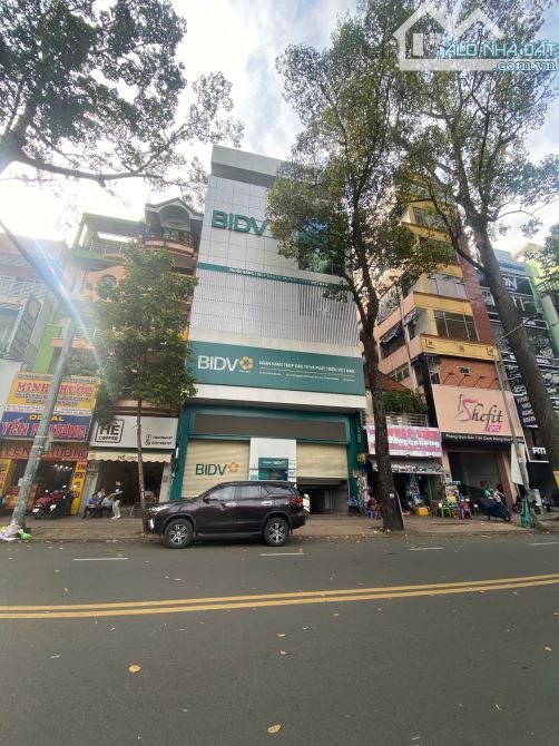 Bán tòa nhà Ngân Hàng hầm 9 tầng đường Nguyễn Chí Thanh, Phường 9, Quận 5