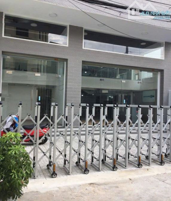 Bán Gấp Tòa Nhà Văn Phòng 7 Tầng Đường Bùi Thị Xuân quận Tân Bình- HĐT: 100 Triệu- 30 Tỷ