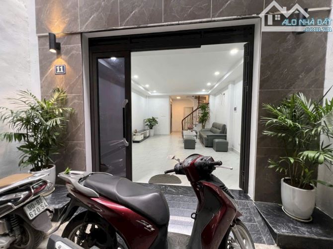 Gấp xây mới đẹp 6 tầng thang máy Tôn Thất Tùng ngõ nông 42m2 x mtiền 4.5m. Giá 10.6 tỷ